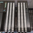 Siemens S7-400 PLC rack met diverse componenten